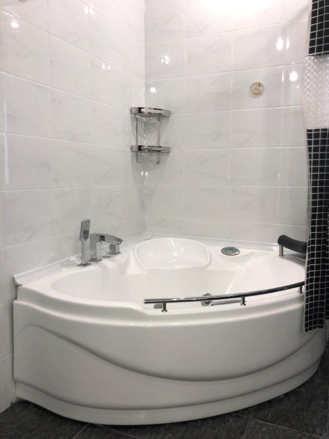 Stylish Apartments In The Heart Of The City! Tashkent Exterior photo